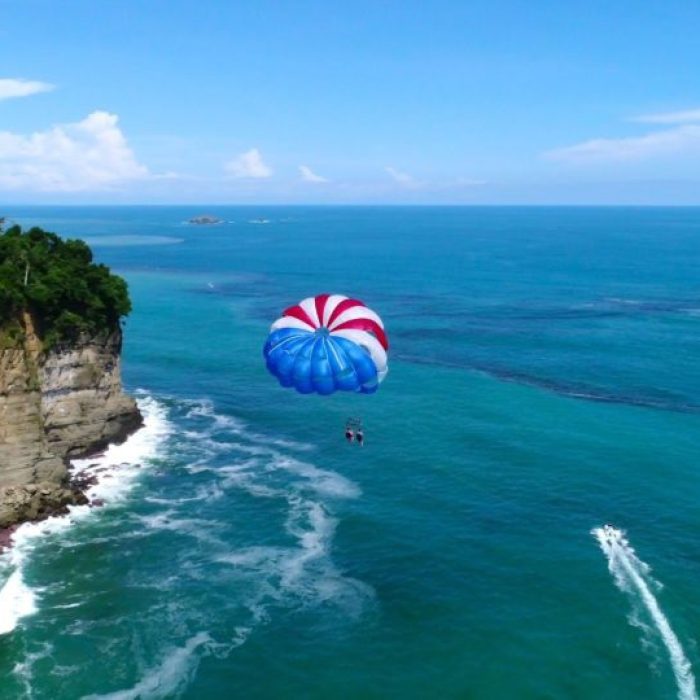 Parasailing in Manuel Antonio